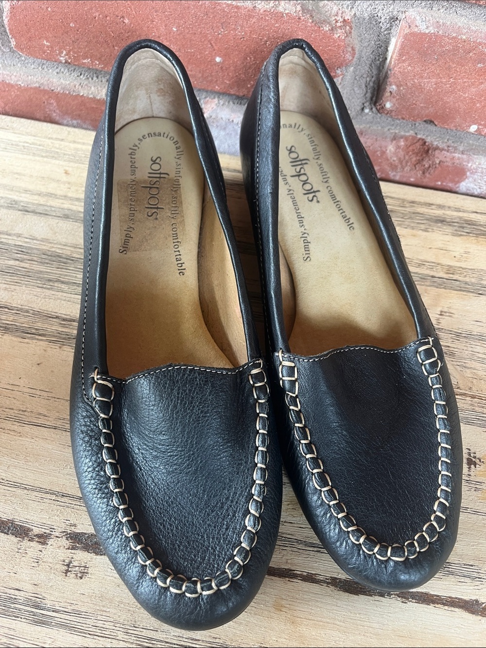 Softspots Black Leather Chain-Trim Slip-On Loafers Size 8.5
